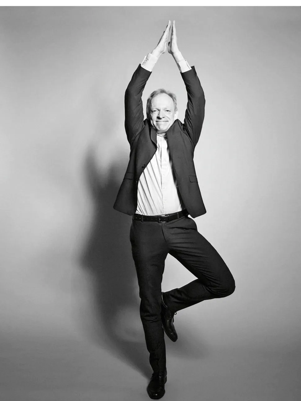 Clemens Fuest in a yoga pose, photo: Regina Recht