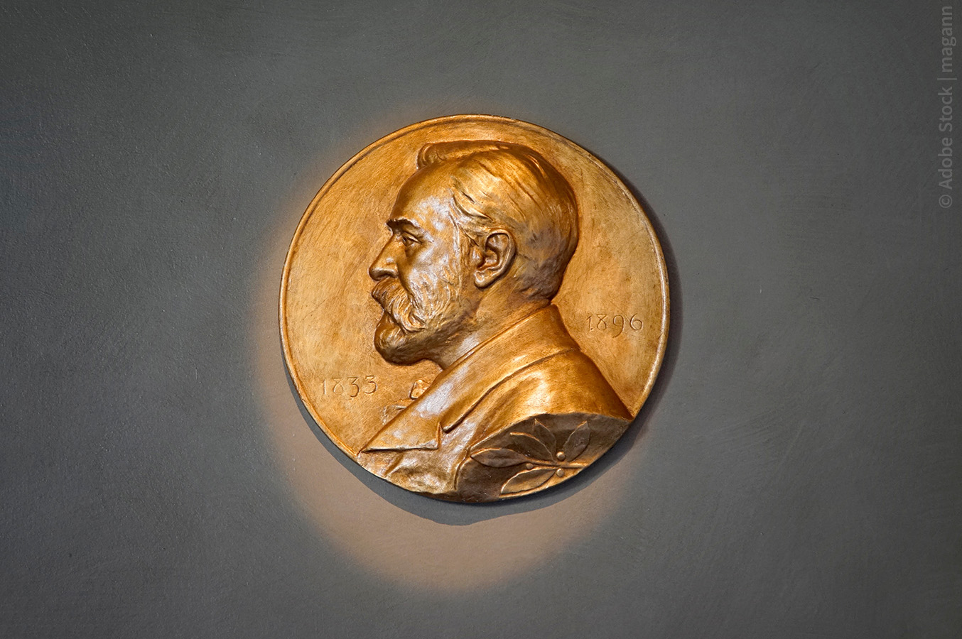 The sculpture of the Swedish Nobel Prize; Adobestock/magann