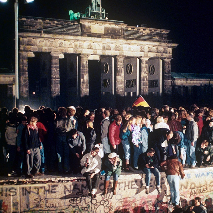 Menschen feiern Mauerfall in Berlin, Picture-Alliance / Lehtikuva Oy | Lehtikuva Oy