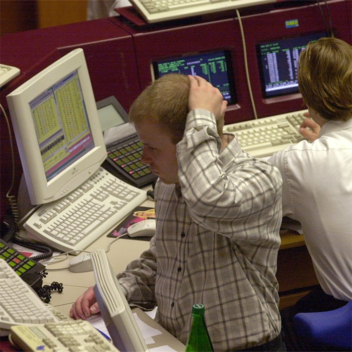 Staff at the stock market in a state of perplexity, Picture-Alliance / dpa | Oliver Berg