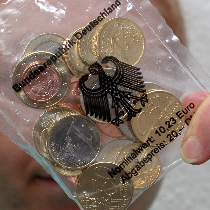 Bag with euro coins, IMAGO / Raimund Müller                                                                           